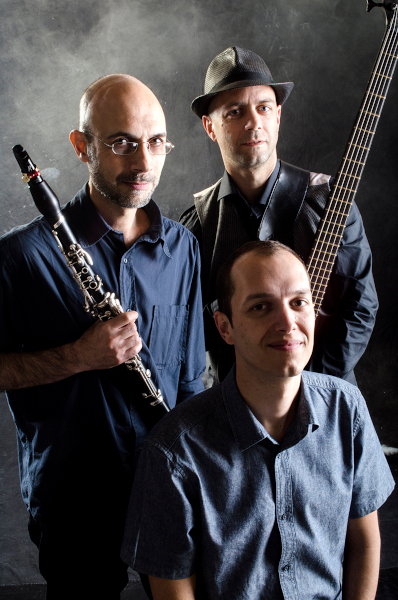 manoamanotrio1.jpg